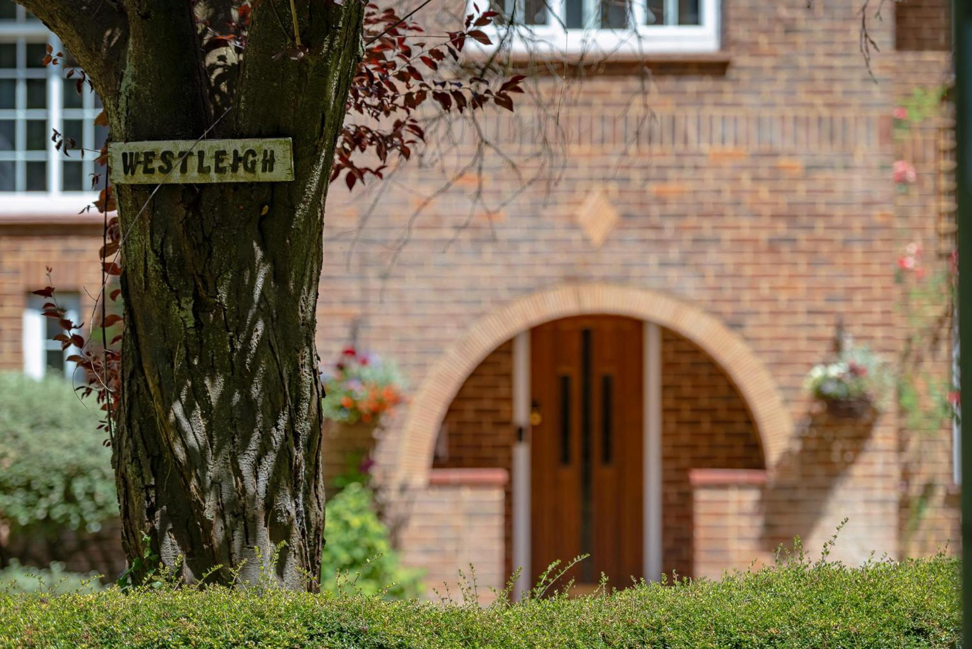 فندق Westleigh Ashtead المظهر الخارجي الصورة